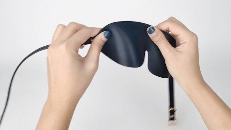 Flexible black PU leather blindfold demonstration